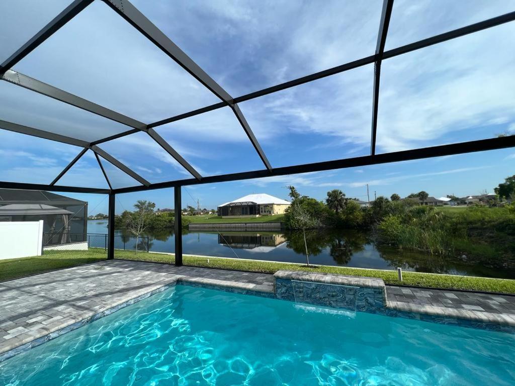 Newly Built Villa Ballerina With Heated Pool And Incredible View Into Beautiful Arrowheadcanal ケープコーラル エクステリア 写真