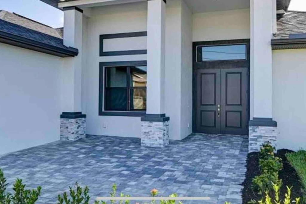 Newly Built Villa Ballerina With Heated Pool And Incredible View Into Beautiful Arrowheadcanal ケープコーラル エクステリア 写真